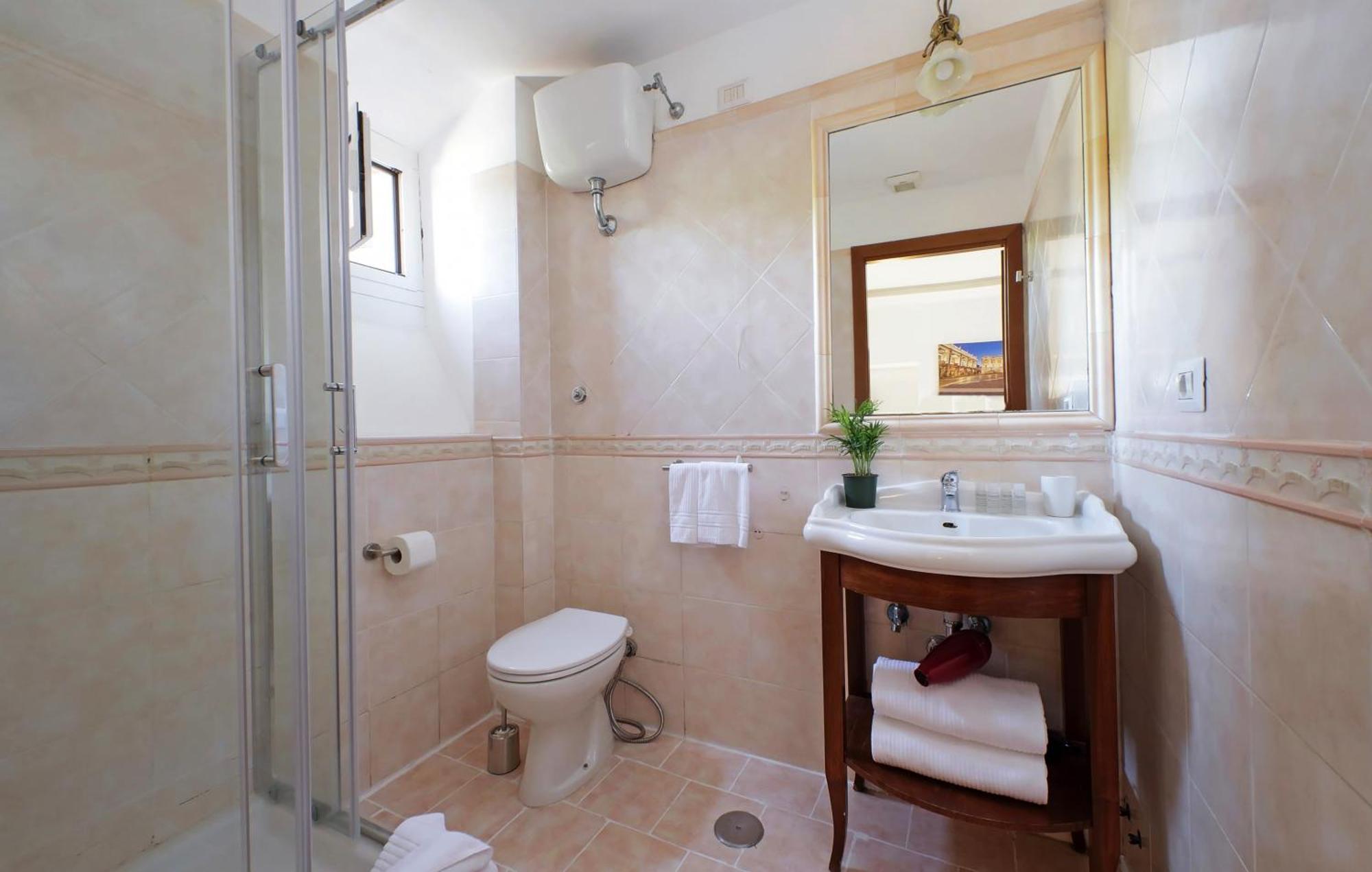 Romulus Rooms Екстериор снимка